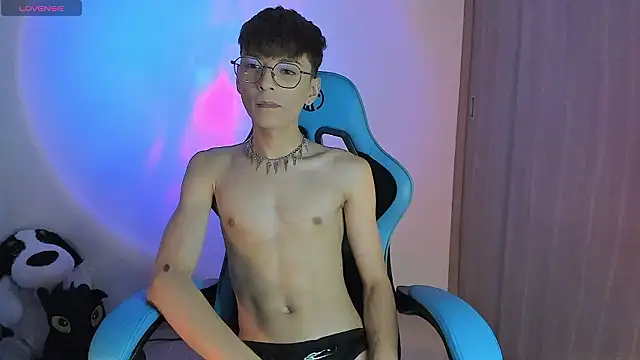 Snapshot of RYO_BLEU_ chatting on 02.05.26 RYO BLEU online show from 02.05.26