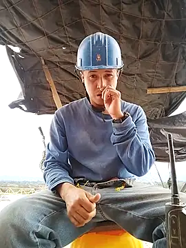 Snapshot of Roquinte chatting on 12.17.25 Roquinte online show from 12.17.25