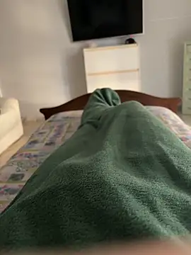 Snapshot of simeonehivd chatting on 12.19.25 simeonehivd online show from 12.19.25