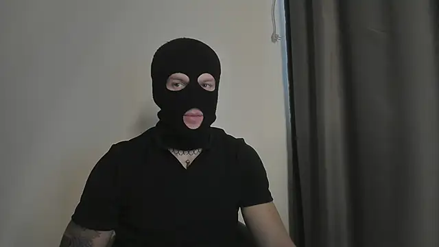 Snapshot of Huntall77 chatting on 11.12.25 Huntall77 online show from 11.12.25