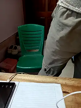 Feeling-hot online show from 12.23.25