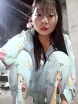Snapshot of vangkt-cute chatting on 02.15.26 vangkt-cute online show from 02.15.26