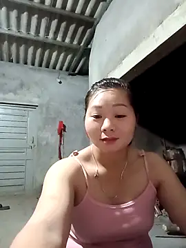 Snapshot of vangkt-cute chatting on 04.16.26 vangkt-cute online show from 04.16.26