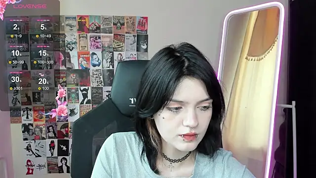 EmmaDarkk online show from 11.13.25