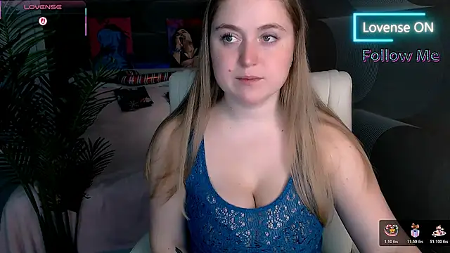 Snapshot of Kate_Moan chatting on 12.19.25 Kate Moan online show from 12.19.25