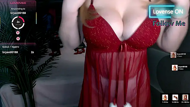 Snapshot of Kate_Moan chatting on 12.20.25 Kate Moan online show from 12.20.25