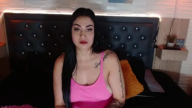 Snapshot of Scarlet_Desire chatting on 11.11.25 Scarlet Desire online show from 11.11.25