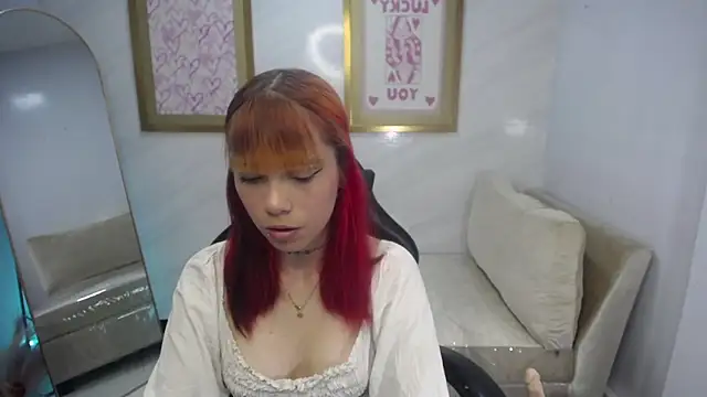 Snapshot of Sweet_Kitty_v chatting on 11.15.25 Sweet Kitty v online show from 11.15.25