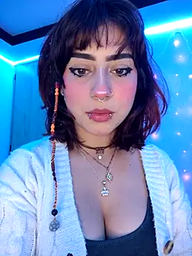 Snapshot of Sarah_Lark- chatting on 04.22.26 Sarah Lark- online show from 04.22.26