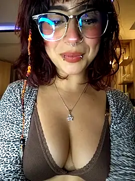 Snapshot of Sarah_Lark- chatting on 05.12.26 Sarah Lark- online show from 05.12.26