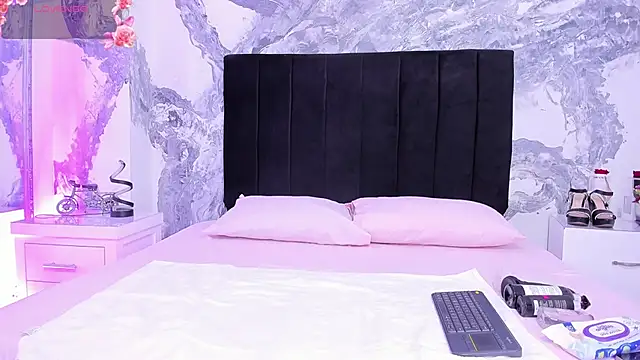 lilithDraven  online show from 12.23.25