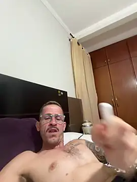 Snapshot of Lucasjandre chatting on 05.15.26 Lucasjandre online show from 05.15.26