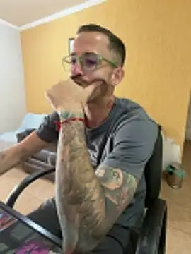Snapshot of Lucasjandre chatting on 05.17.26 Lucasjandre online show from 05.17.26