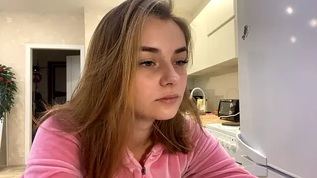 Snapshot of GeralynChiszar chatting on 12.17.25 GeralynChiszar online show from 12.17.25