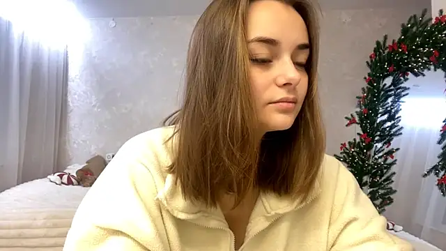 Snapshot of GeralynChiszar chatting on 12.22.25 GeralynChiszar online show from 12.22.25