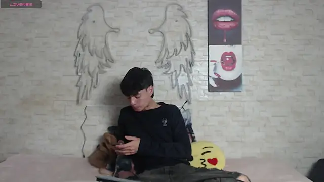 axel milo kairo and noa online show from 12.18.25