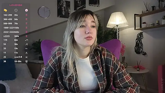 Snapshot of SharonEllis chatting on 11.14.25 SharonEllis online show from 11.14.25