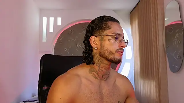 Snapshot of Alanrodgers chatting on 11.17.25 Alanrodgers online show from 11.17.25