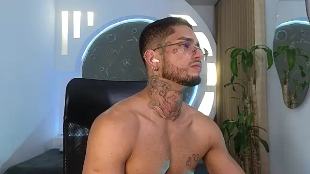 Snapshot of Alanrodgers chatting on 02.04.26 Alanrodgers online show from 02.04.26