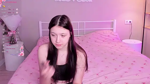 Snapshot of luxmeltmoon chatting on 12.19.25 luxmeltmoon online show from 12.19.25