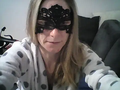 Snapshot of MelleEloa chatting on 11.24.25 MelleEloa online show from 11.24.25