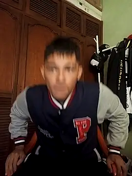 Snapshot of Santiagooo1233 chatting on 11.17.25 Santiagooo1233 online show from 11.17.25