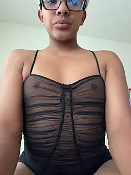 Snapshot of Ashleythelatina chatting on 06.23.26 Ashleythelatina online show from 06.23.26