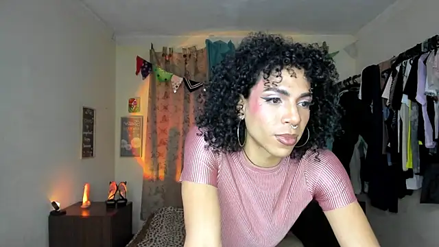 Snapshot of Angel_White25 chatting on 06.18.26 Angel White25 online show from 06.18.26
