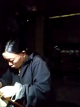 girl-hot2x online show from 11.13.25