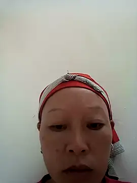 girl-hot2x online show from 11.18.25