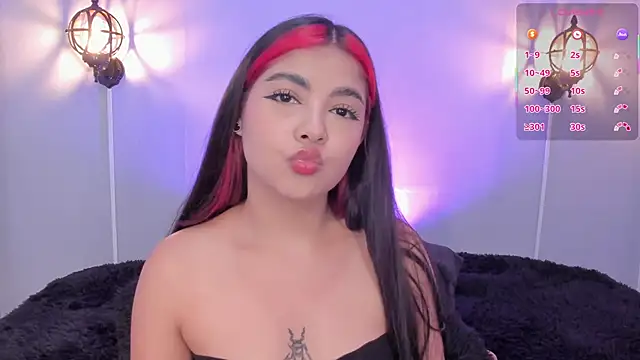 Snapshot of Stephany-roses- chatting on 11.20.25 Stephany-roses- online show from 11.20.25