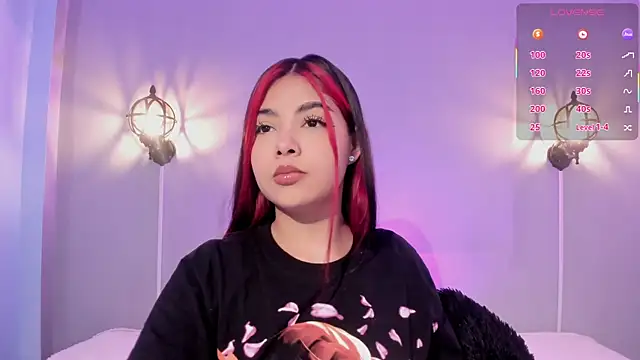 Snapshot of Stephany-roses- chatting on 03.03.26 Stephany-roses- online show from 03.03.26