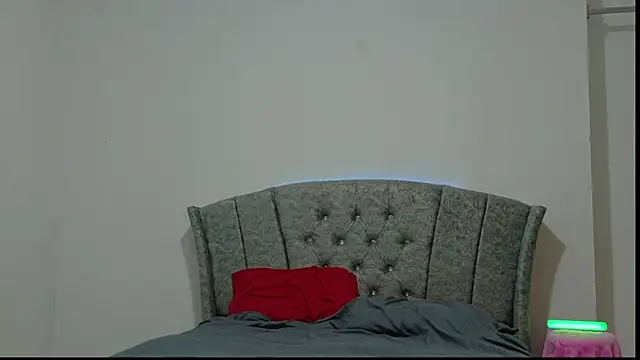 Snapshot of BurningFlower- chatting on 11.12.25 BurningFlower- online show from 11.12.25