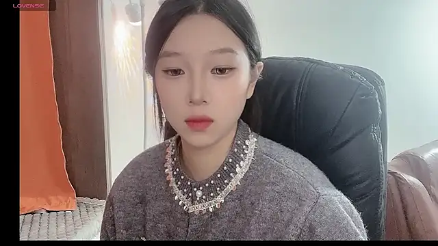 Snapshot of Minnie-baby chatting on 11.14.25 Minnie-baby online show from 11.14.25