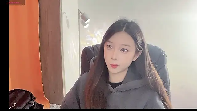 Snapshot of Minnie-baby chatting on 11.15.25 Minnie-baby online show from 11.15.25