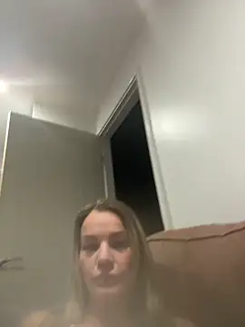 Snapshot of Cutebrowneyes_ chatting on 12.19.25 Cutebrowneyes online show from 12.19.25