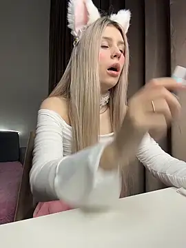 Olivia1Taylor1 online show from 11.25.25