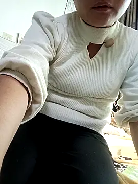 Snapshot of Nuomi6 chatting on 11.20.25 Nuomi6 online show from 11.20.25