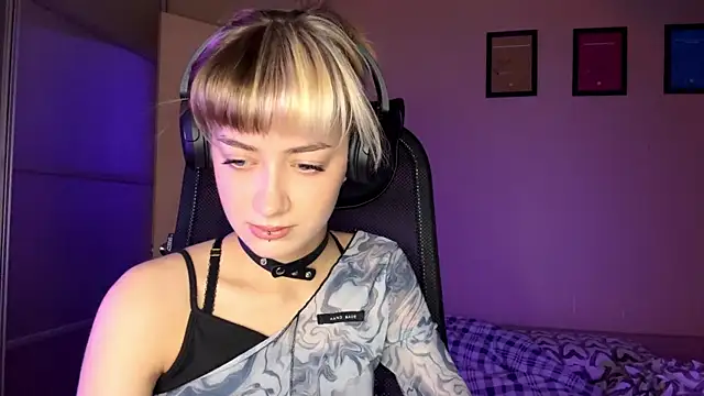 EmilySkyline online show from 11.22.25