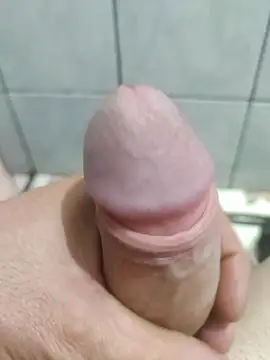 Snapshot of Rruuaann chatting on 11.17.25 Rruuaann online show from 11.17.25