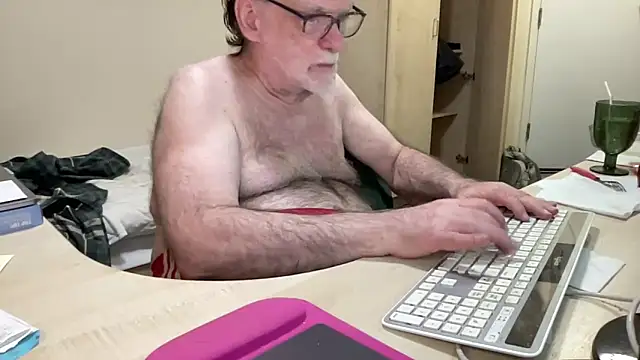 Snapshot of coach-karl chatting on 05.18.26 coach-karl online show from 05.18.26