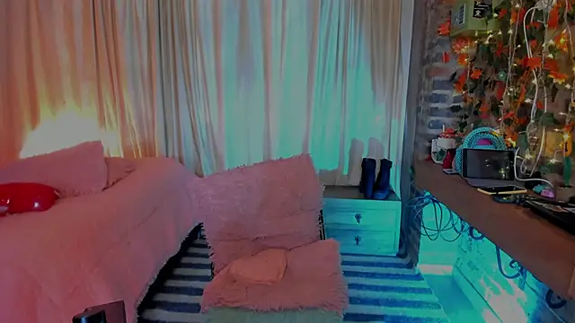 Snapshot of LaGoldenBitch chatting on 01.31.26 LaGoldenBitch online show from 01.31.26