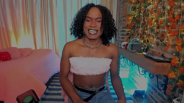 Snapshot of LaGoldenBitch chatting on 02.08.26 LaGoldenBitch online show from 02.08.26