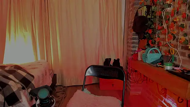 Snapshot of LaGoldenBitch chatting on 02.25.26 LaGoldenBitch online show from 02.25.26