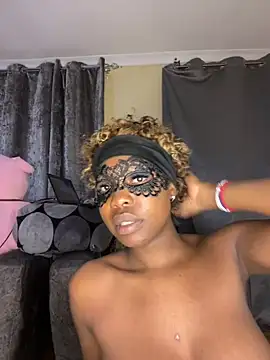 Snapshot of elethu2003 chatting on 11.13.25 elethu2003 online show from 11.13.25