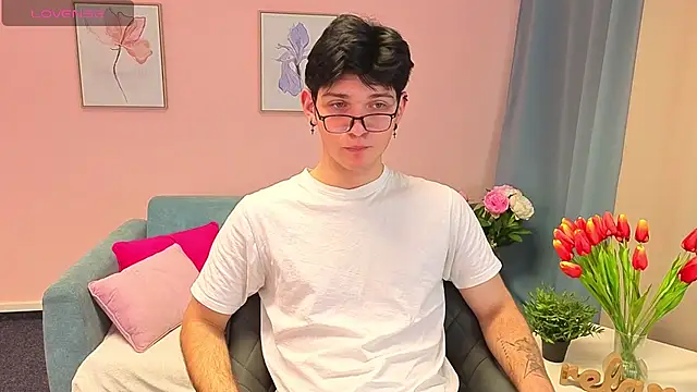 Snapshot of LiamRivers chatting on 11.12.25 LiamRivers online show from 11.12.25