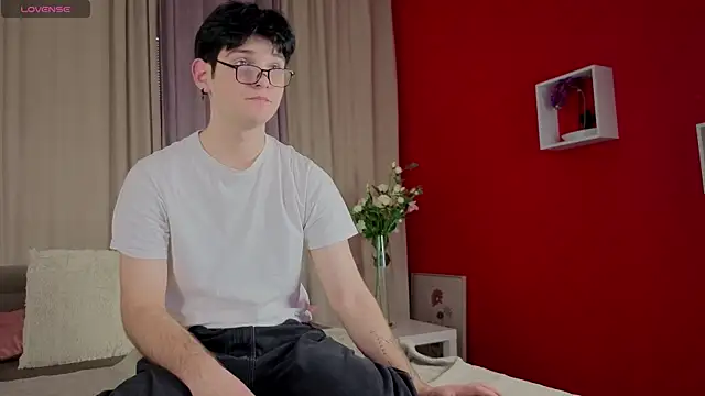 Snapshot of LiamRivers chatting on 11.17.25 LiamRivers online show from 11.17.25