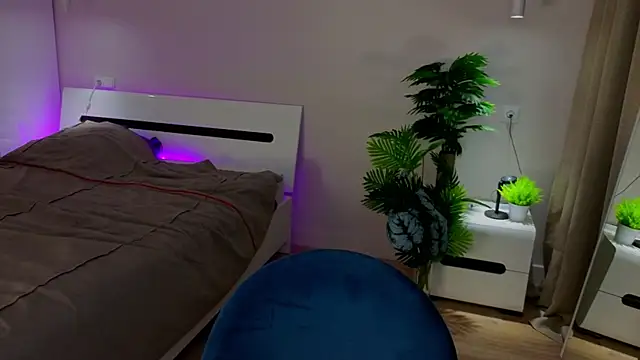 LilyPoetry  online show from 11.26.25