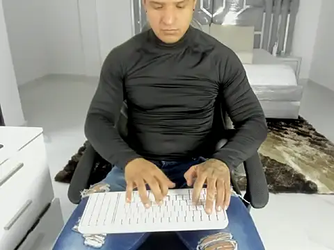 Snapshot of master_leather chatting on 04.19.26 master leather online show from 04.19.26