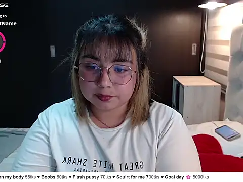 Snapshot of YiniBelle chatting on 03.12.26 YiniBelle online show from 03.12.26